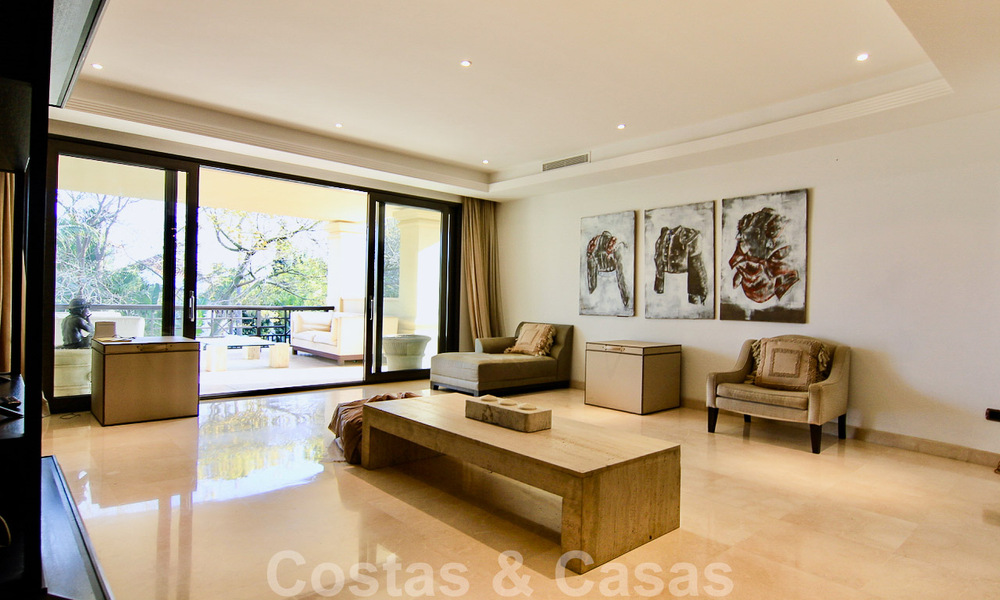 Spacious luxury apartment for sale in high-end frontline beach complex in Puerto Banus, Marbella 51578