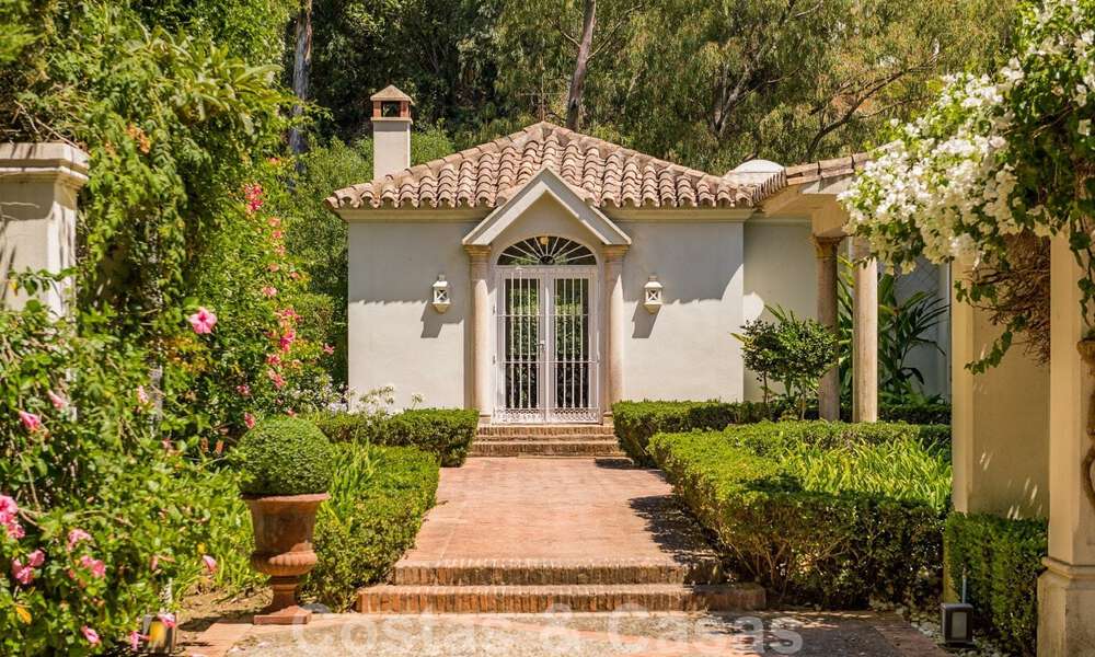 Spanish villa for sale with Mediterranean architecture and large garden located near San Pedro in Marbella - Benahavis 52489