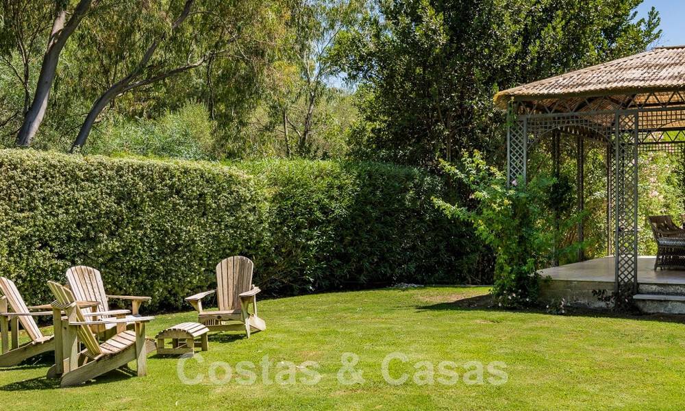 Spanish villa for sale with Mediterranean architecture and large garden located near San Pedro in Marbella - Benahavis 52491