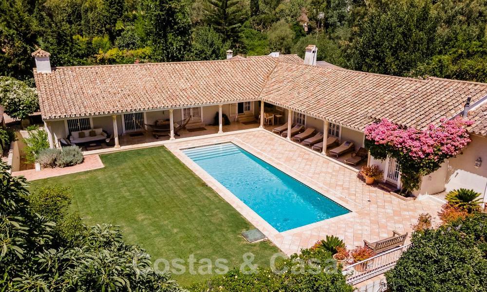 Spanish villa for sale with Mediterranean architecture and large garden located near San Pedro in Marbella - Benahavis 52494