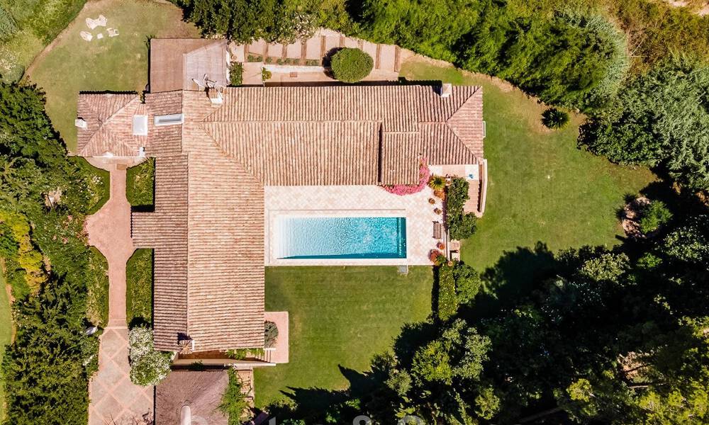 Spanish villa for sale with Mediterranean architecture and large garden located near San Pedro in Marbella - Benahavis 52496