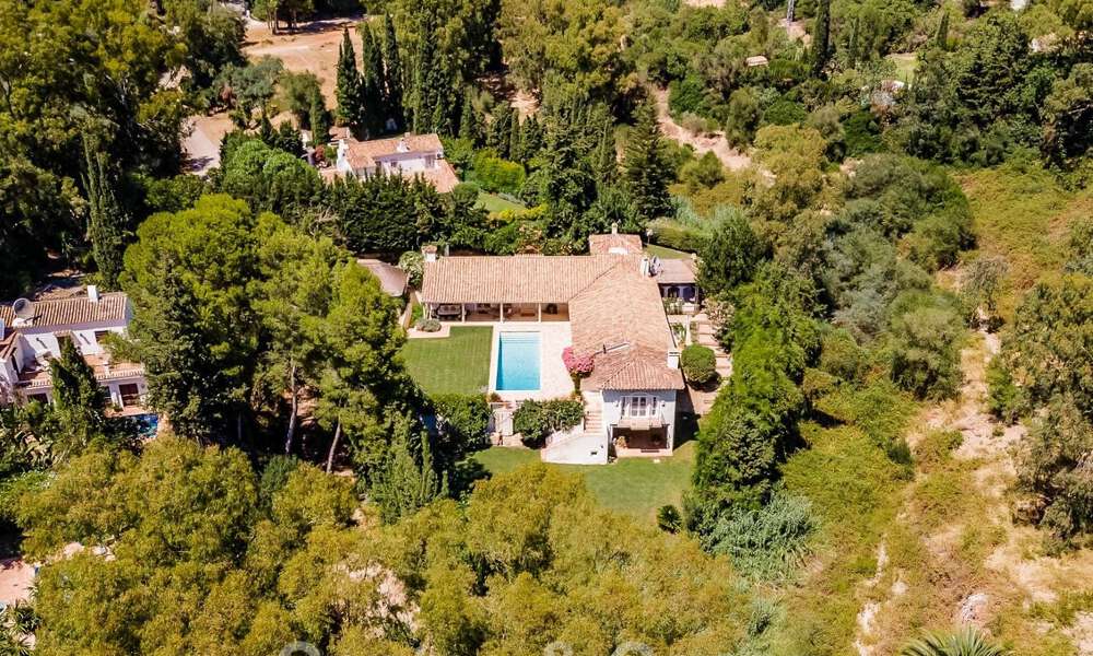 Spanish villa for sale with Mediterranean architecture and large garden located near San Pedro in Marbella - Benahavis 52497