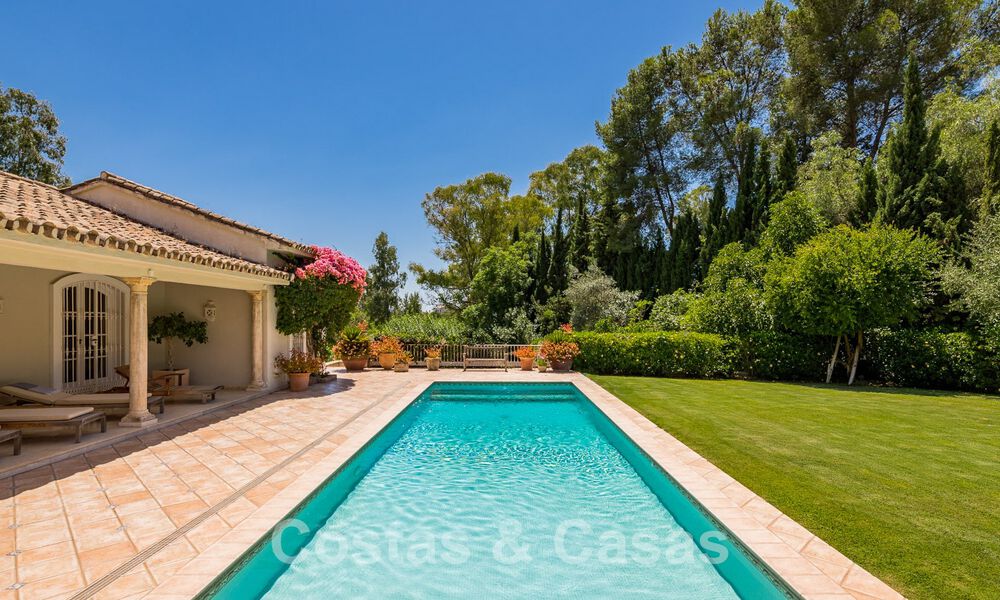 Spanish villa for sale with Mediterranean architecture and large garden located near San Pedro in Marbella - Benahavis 52499