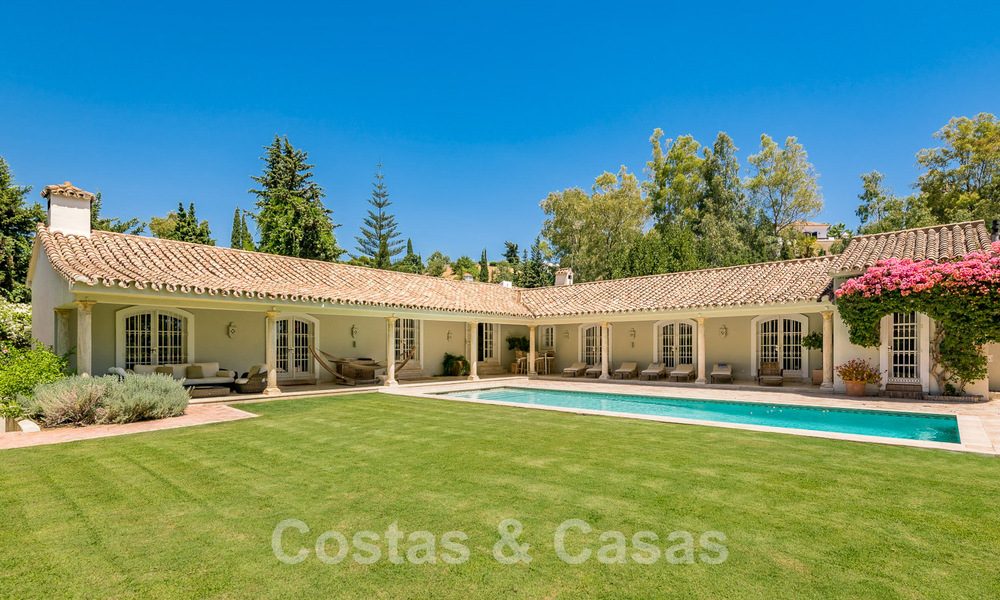 Spanish villa for sale with Mediterranean architecture and large garden located near San Pedro in Marbella - Benahavis 52501