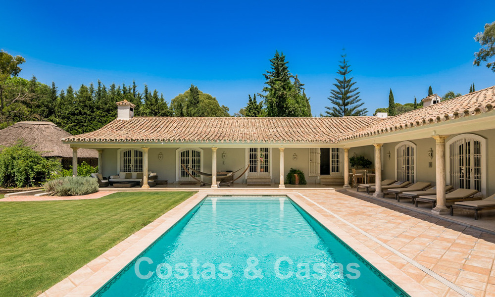 Spanish villa for sale with Mediterranean architecture and large garden located near San Pedro in Marbella - Benahavis 52502