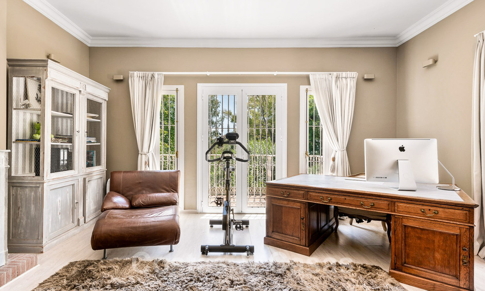 Spanish villa for sale with Mediterranean architecture and large garden located near San Pedro in Marbella - Benahavis 52508