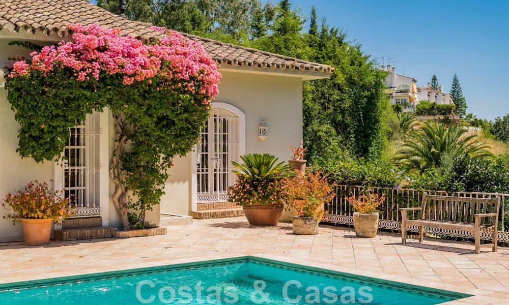 Spanish villa for sale with Mediterranean architecture and large garden located near San Pedro in Marbella - Benahavis 52524