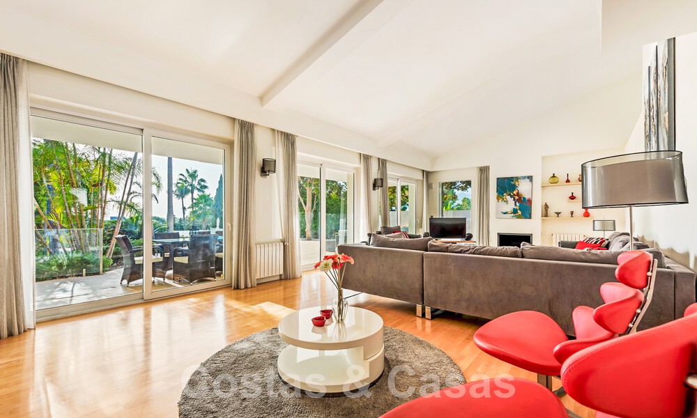 Spacious luxury villa for sale with extensive private garden east of Marbella centre 52533