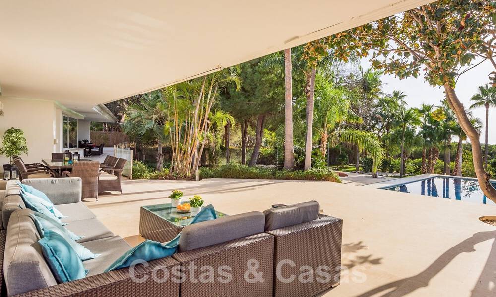 Spacious luxury villa for sale with extensive private garden east of Marbella centre 52547