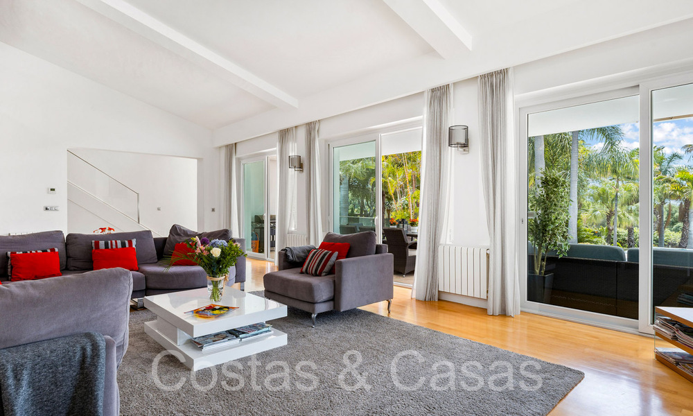 Spacious luxury villa for sale with extensive private garden east of Marbella centre 68915