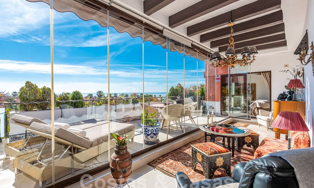 Penthouse for sale in a gated urbanisation a stone's throw from the beach on the New Golden Mile between Marbella and Estepona 52828