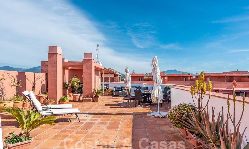 Penthouse for sale in a gated urbanisation a stone's throw from the beach on the New Golden Mile between Marbella and Estepona 52833
