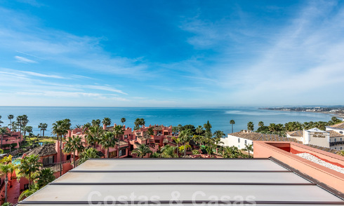Penthouse for sale in a gated urbanisation a stone's throw from the beach on the New Golden Mile between Marbella and Estepona 52834