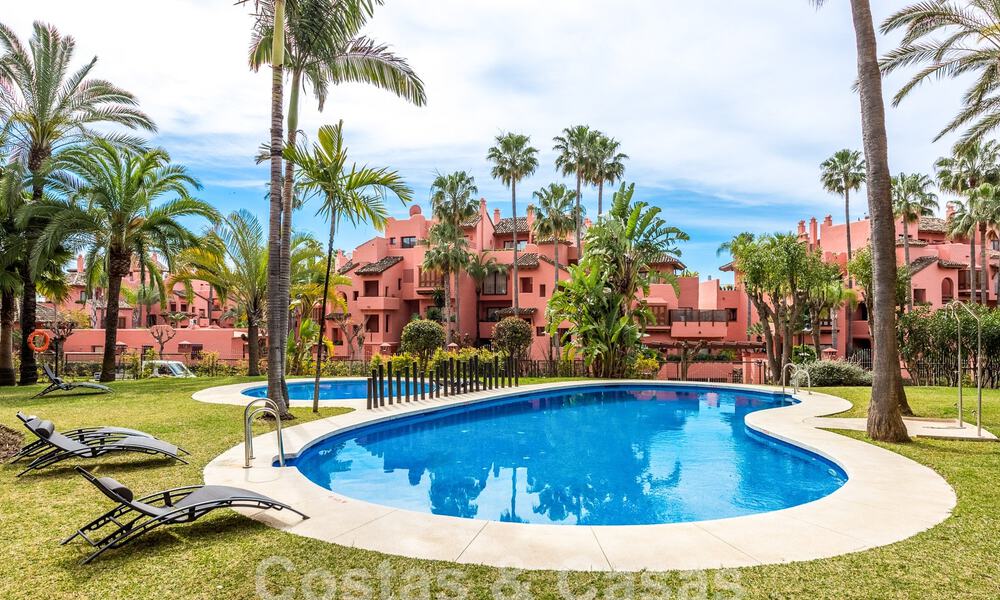 Penthouse for sale in a gated urbanisation a stone's throw from the beach on the New Golden Mile between Marbella and Estepona 52845