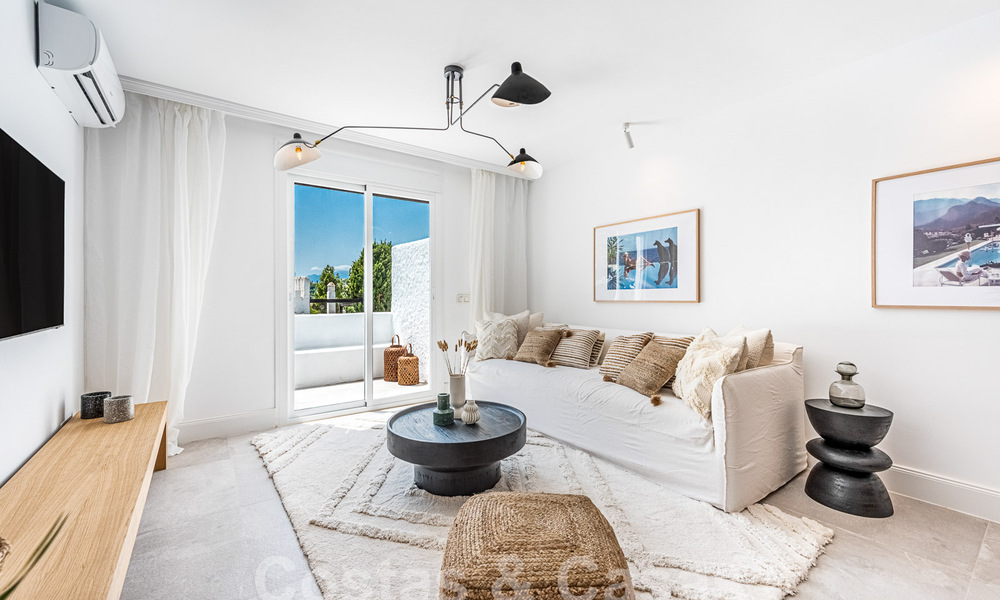 Renovated penthouse with large solarium for sale, walking distance to amenities and even Puerto Banus, Marbella 52849
