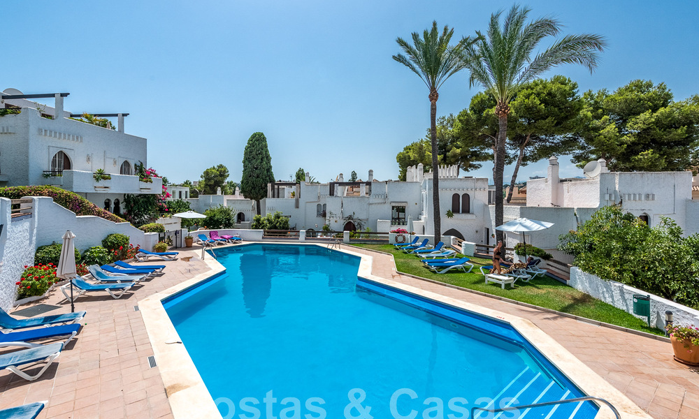 Renovated penthouse with large solarium for sale, walking distance to amenities and even Puerto Banus, Marbella 52869