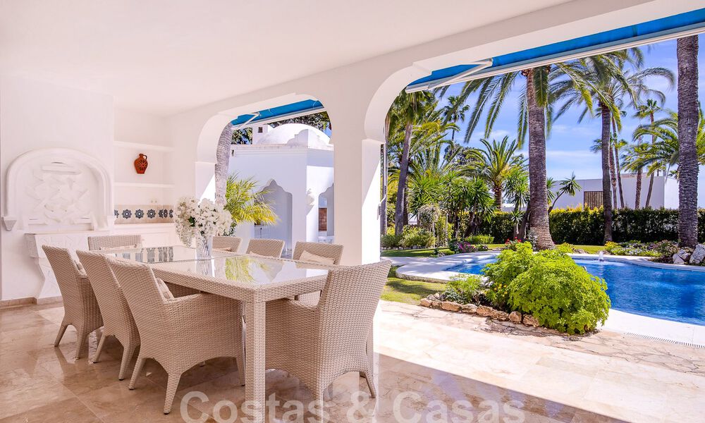 Andalusian villa for sale within walking distance of the beach on the New Golden Mile between Marbella and Estepona 53462