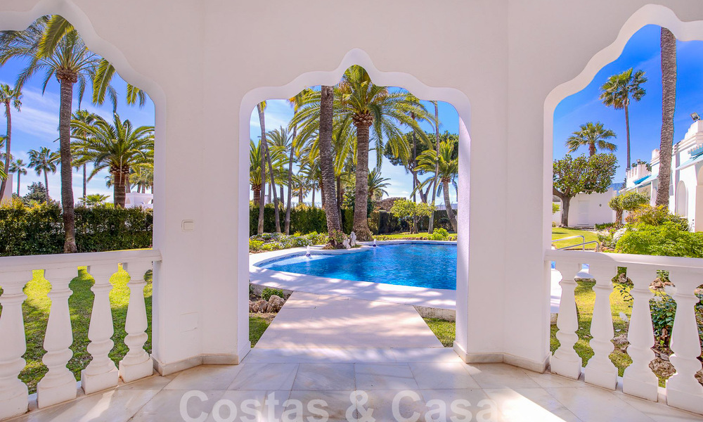 Andalusian villa for sale within walking distance of the beach on the New Golden Mile between Marbella and Estepona 53463