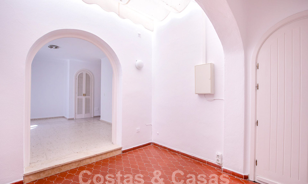 Andalusian villa for sale within walking distance of the beach on the New Golden Mile between Marbella and Estepona 53477
