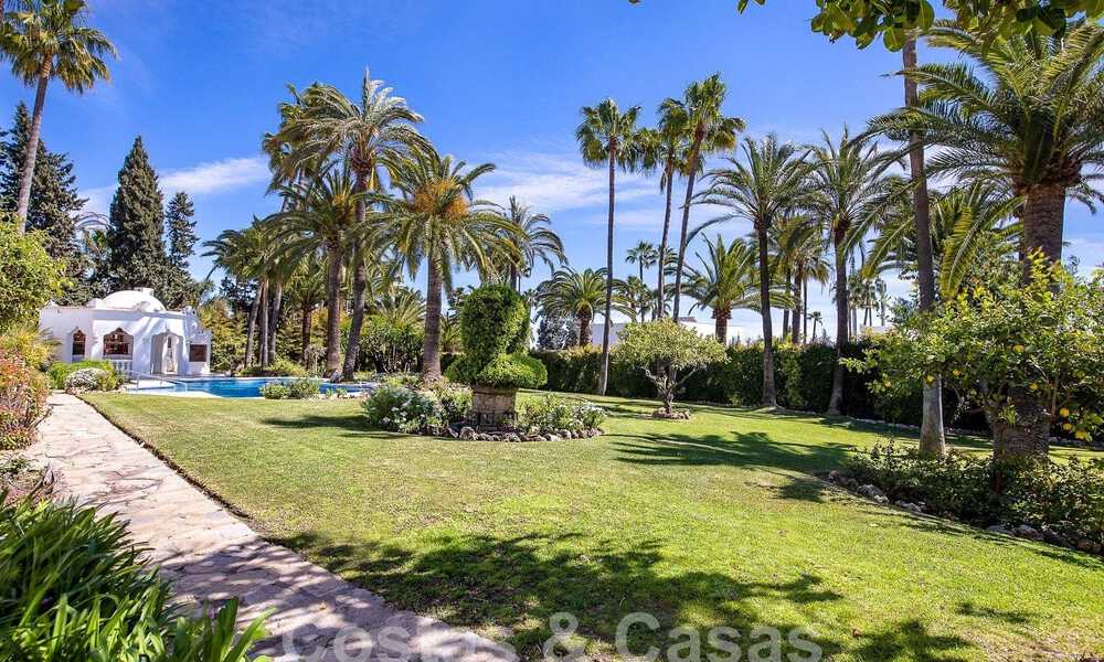 Andalusian villa for sale within walking distance of the beach on the New Golden Mile between Marbella and Estepona 53494