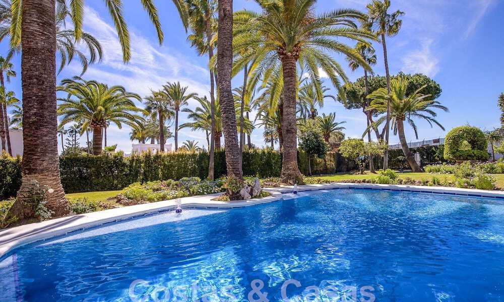 Andalusian villa for sale within walking distance of the beach on the New Golden Mile between Marbella and Estepona 53496