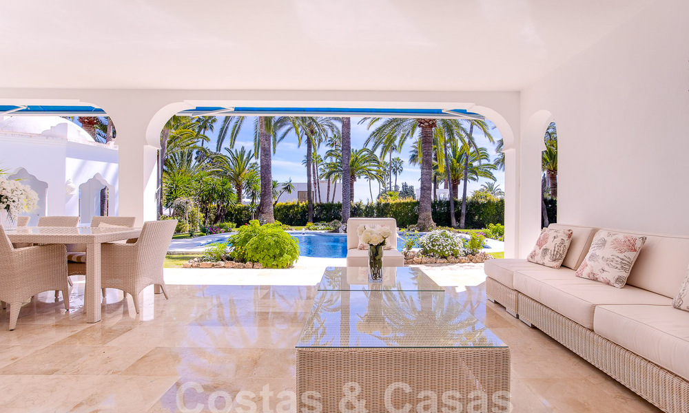Andalusian villa for sale within walking distance of the beach on the New Golden Mile between Marbella and Estepona 53499
