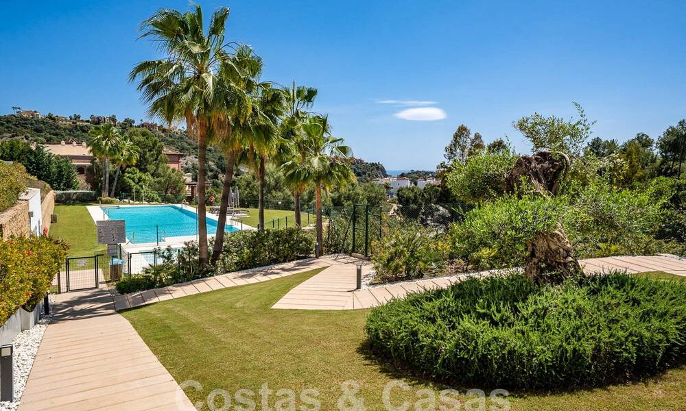 Move-in ready, elevated ground floor apartment for sale with sweeping views of the valley and sea in exclusive Benahavis - Marbella 53307