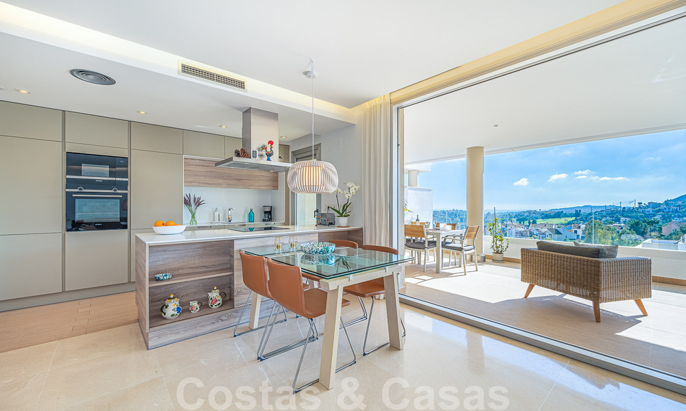 Move-in ready, elevated ground floor apartment for sale with sweeping views of the valley and sea in exclusive Benahavis - Marbella 53318