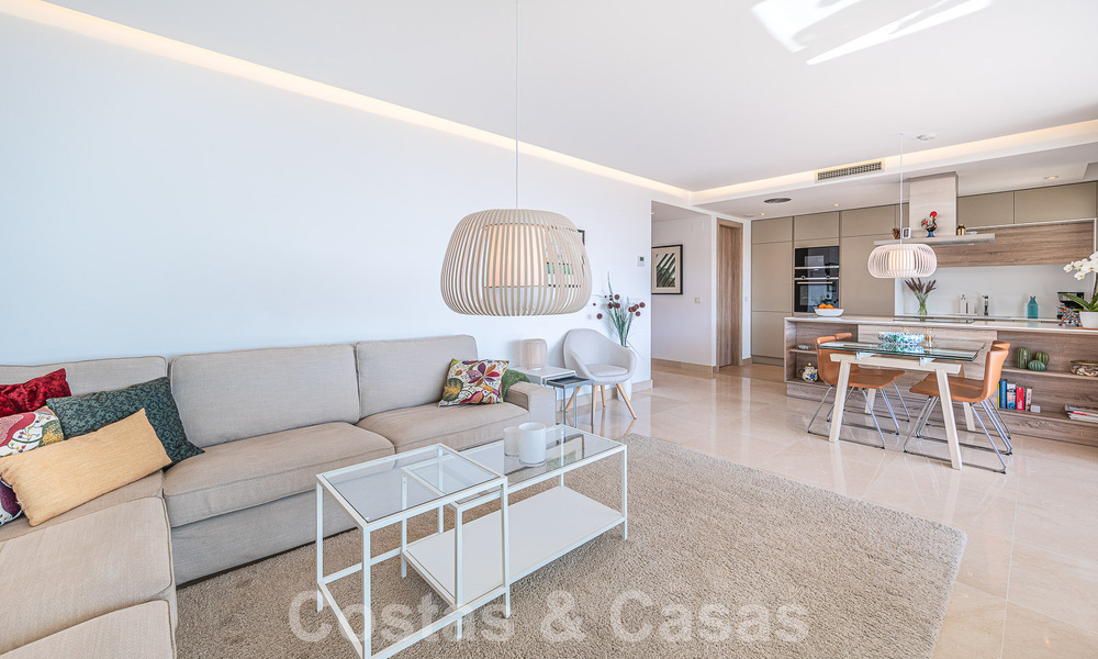 Move-in ready, elevated ground floor apartment for sale with sweeping views of the valley and sea in exclusive Benahavis - Marbella 53319