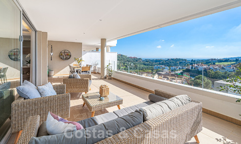 Move-in ready, elevated ground floor apartment for sale with sweeping views of the valley and sea in exclusive Benahavis - Marbella 53320