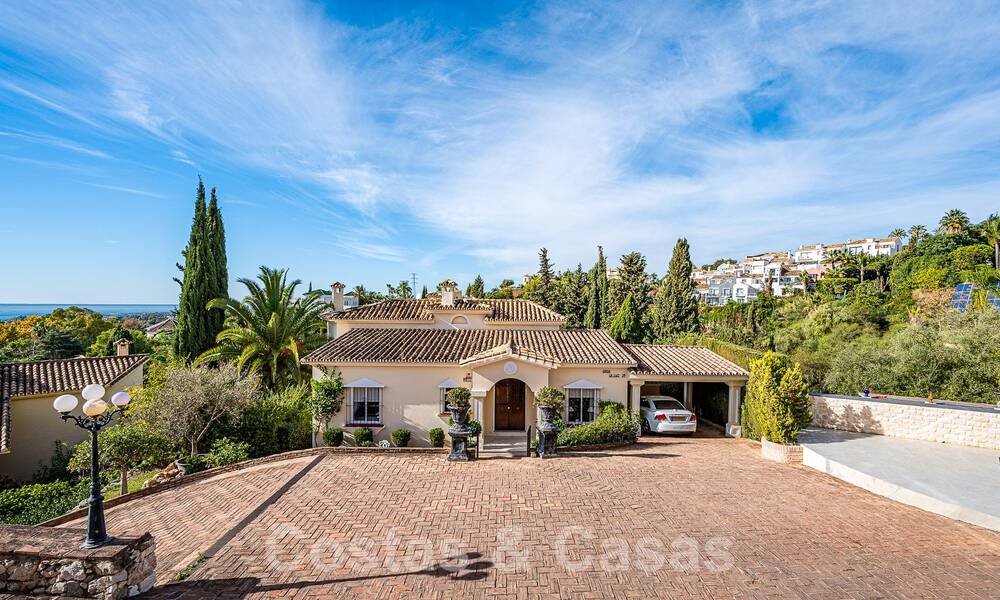 Traditional-Mediterranean luxury villa for sale with sea views in gated community on the Golden Mile of Marbella 54403