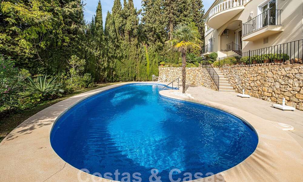 Traditional-Mediterranean luxury villa for sale with sea views in gated community on the Golden Mile of Marbella 54406
