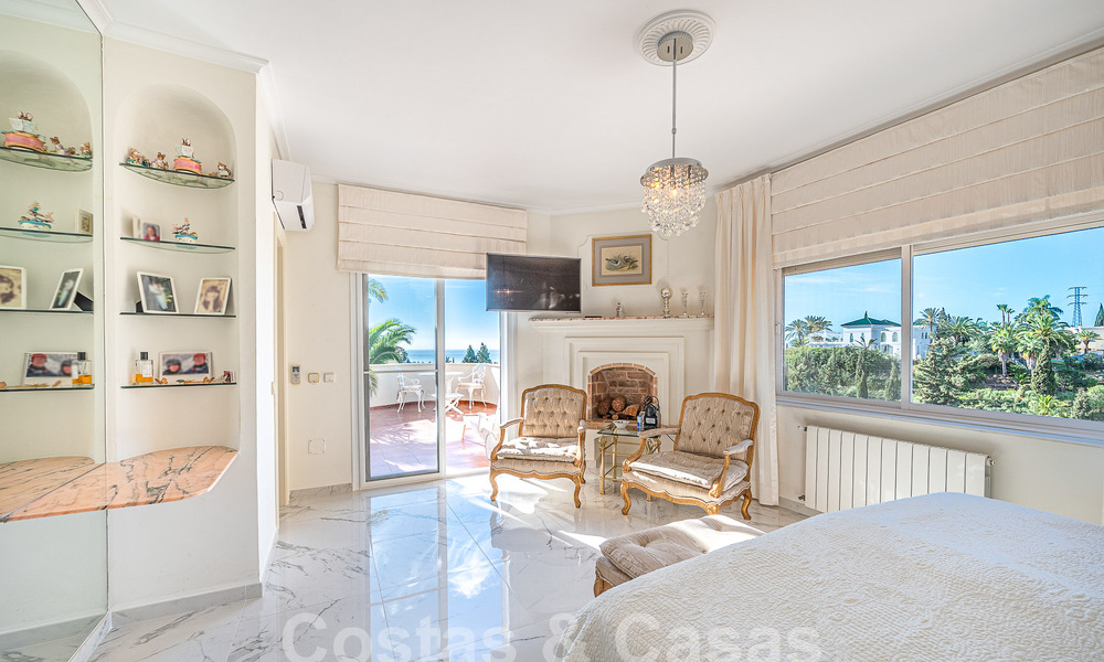 Traditional-Mediterranean luxury villa for sale with sea views in gated community on the Golden Mile of Marbella 54417