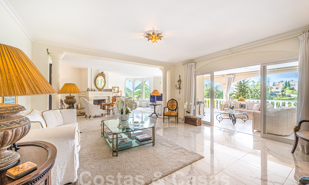 Traditional-Mediterranean luxury villa for sale with sea views in gated community on the Golden Mile of Marbella 54423