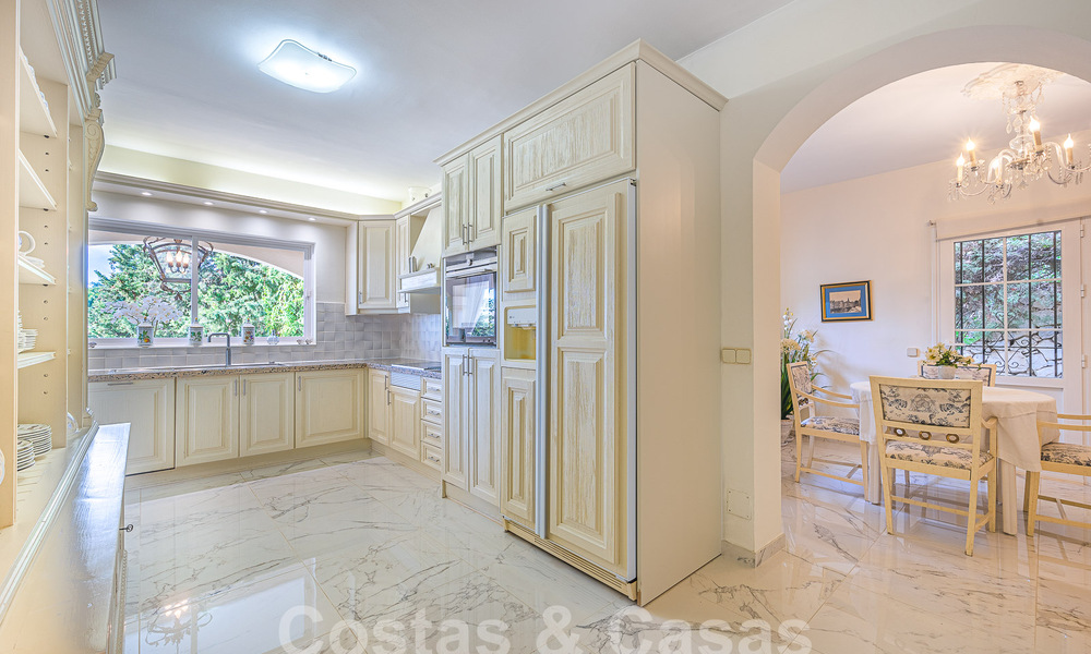 Traditional-Mediterranean luxury villa for sale with sea views in gated community on the Golden Mile of Marbella 54425