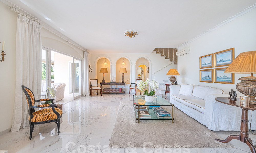 Traditional-Mediterranean luxury villa for sale with sea views in gated community on the Golden Mile of Marbella 54436