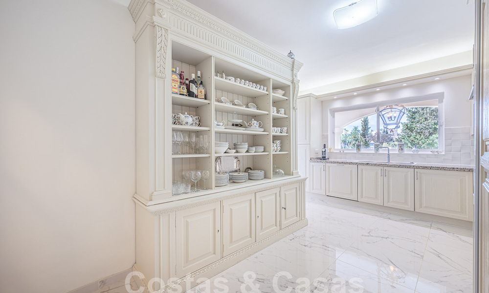 Traditional-Mediterranean luxury villa for sale with sea views in gated community on the Golden Mile of Marbella 54439