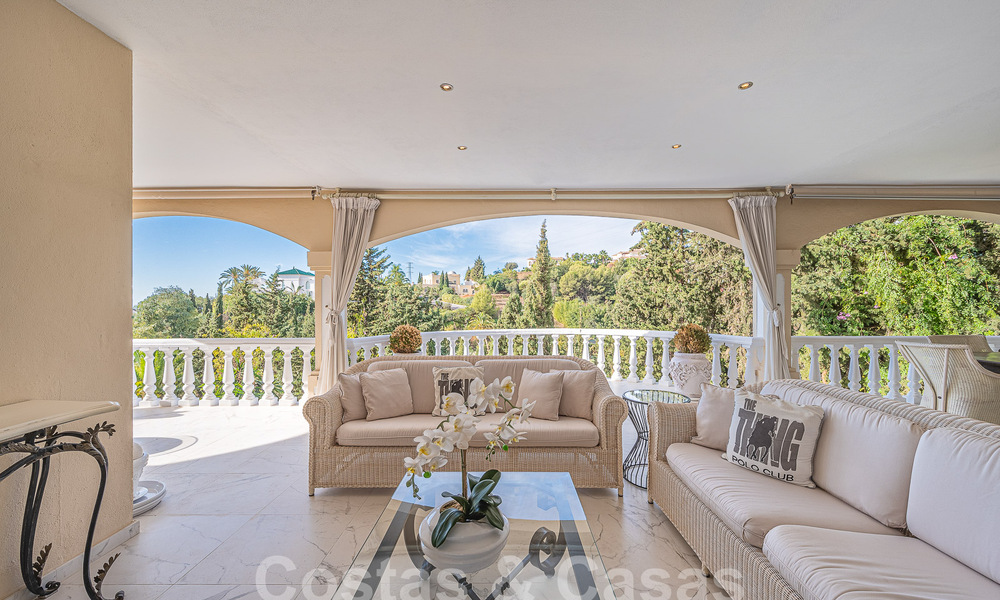 Traditional-Mediterranean luxury villa for sale with sea views in gated community on the Golden Mile of Marbella 54444