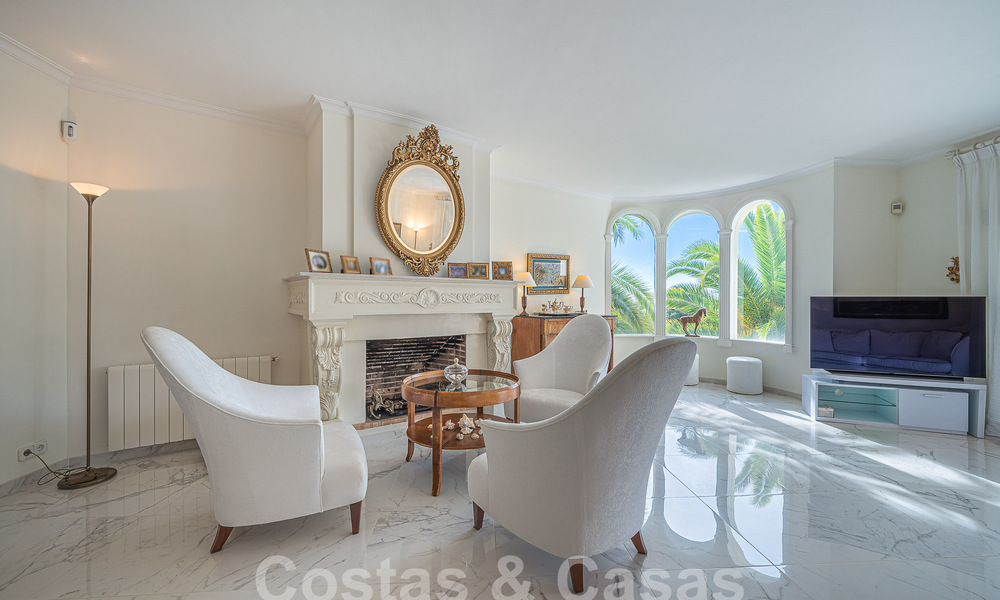 Traditional-Mediterranean luxury villa for sale with sea views in gated community on the Golden Mile of Marbella 54449