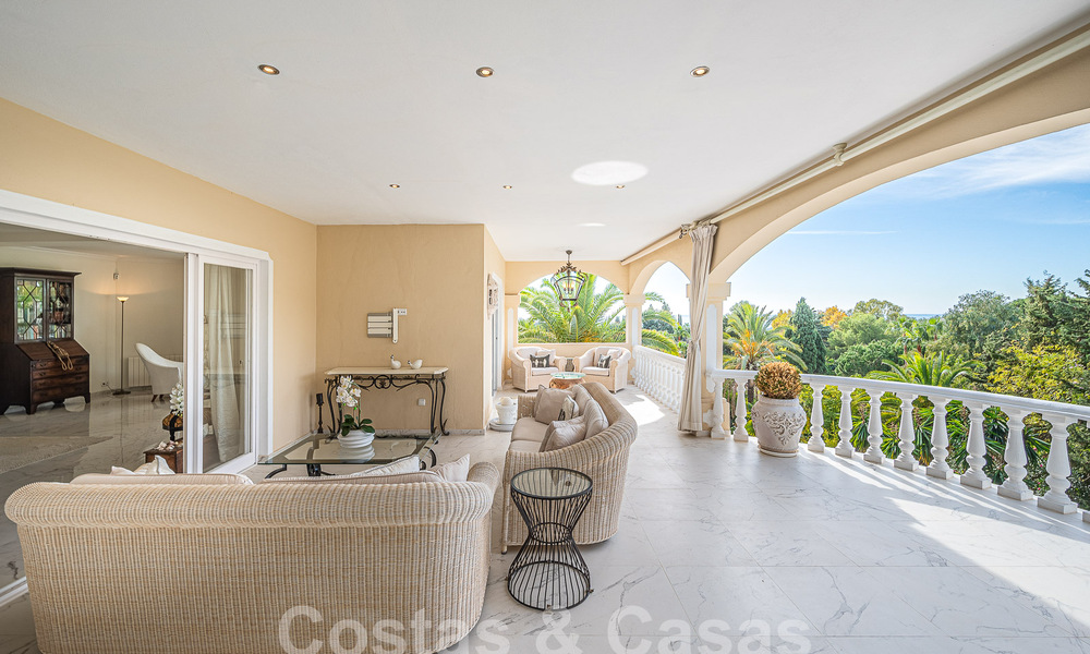 Traditional-Mediterranean luxury villa for sale with sea views in gated community on the Golden Mile of Marbella 54450