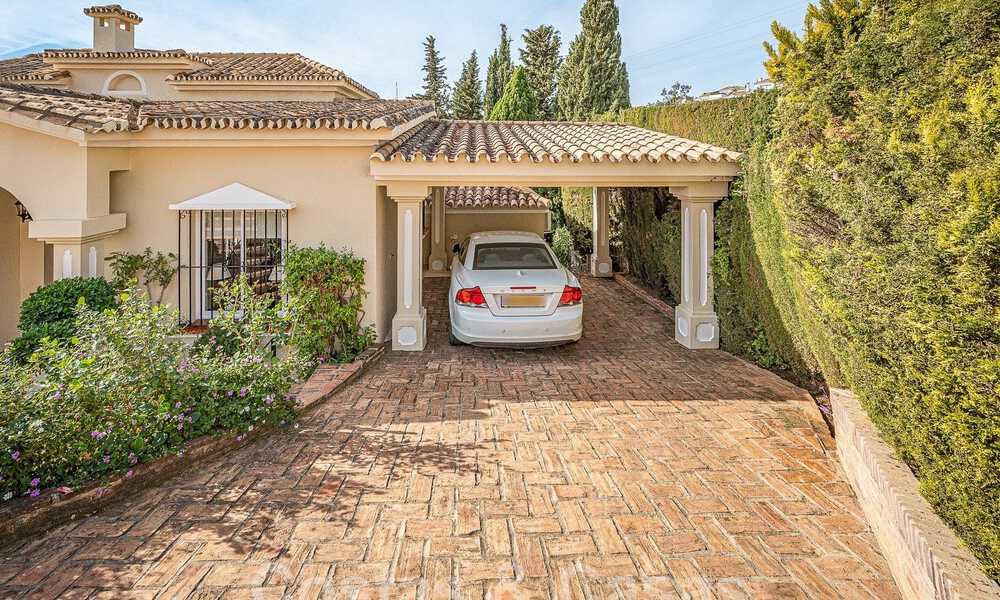 Traditional-Mediterranean luxury villa for sale with sea views in gated community on the Golden Mile of Marbella 54463