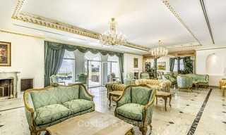 Stately, very luxurious sea front palace for sale, between Marbella en Estepona 11637 