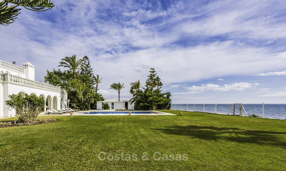 Stately, very luxurious sea front palace for sale, between Marbella en Estepona 11645