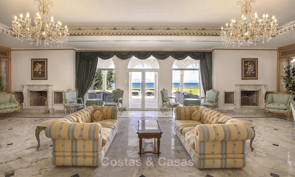 Stately, very luxurious sea front palace for sale, between Marbella en Estepona 13023