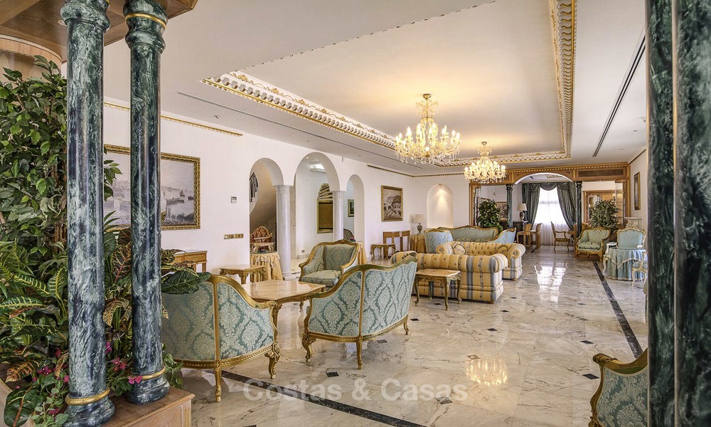 Stately, very luxurious sea front palace for sale, between Marbella en Estepona 13025