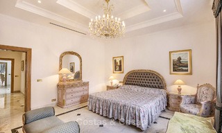 Stately, very luxurious sea front palace for sale, between Marbella en Estepona 13026 