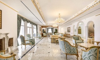 Stately, very luxurious sea front palace for sale, between Marbella en Estepona 13027 