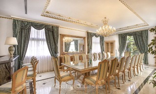 Stately, very luxurious sea front palace for sale, between Marbella en Estepona 13028 
