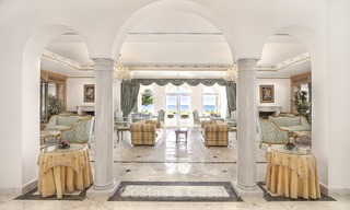 Stately, very luxurious sea front palace for sale, between Marbella en Estepona 13029 