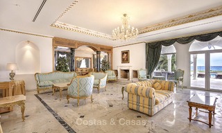 Stately, very luxurious sea front palace for sale, between Marbella en Estepona 13030 